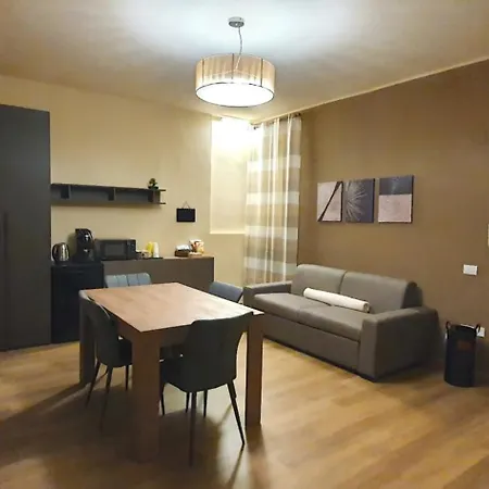 Πανσιόν Oikia - Girasole 4*