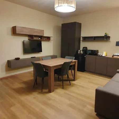 Πανσιόν Oikia - Girasole 4*